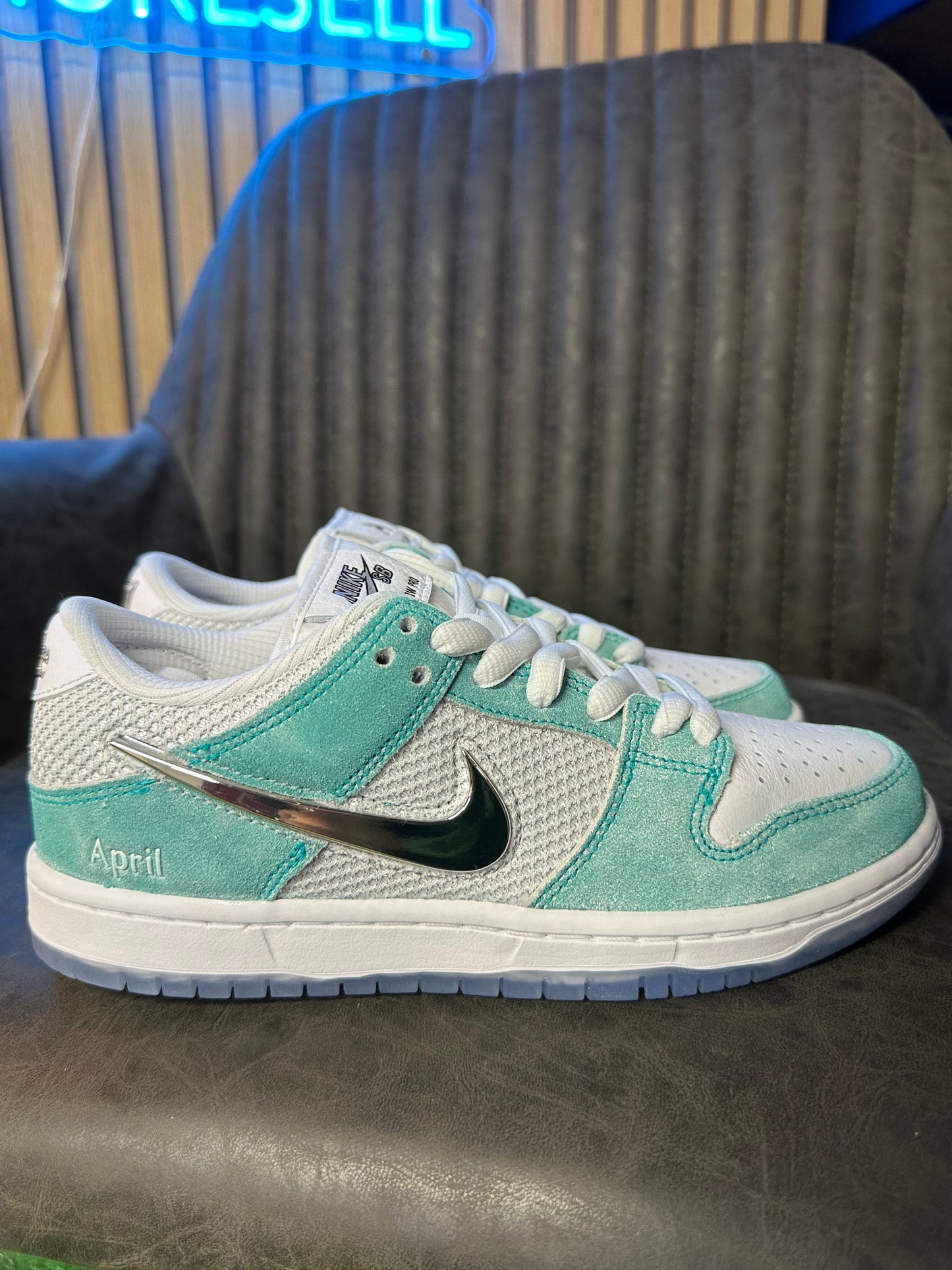 DUNK LOW SB APRIL