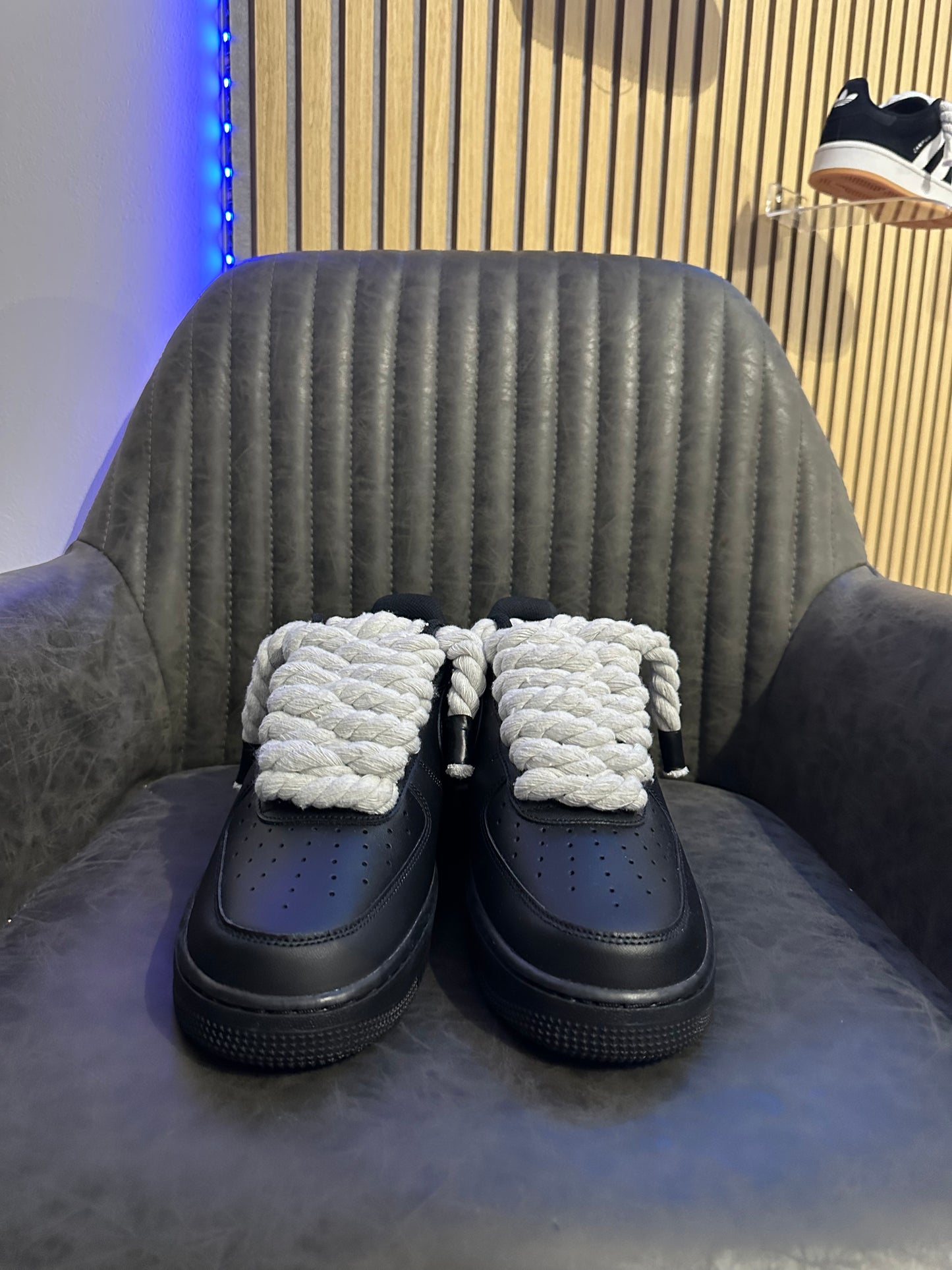 AIR FORCE BLACK ROPE LACES WHITE