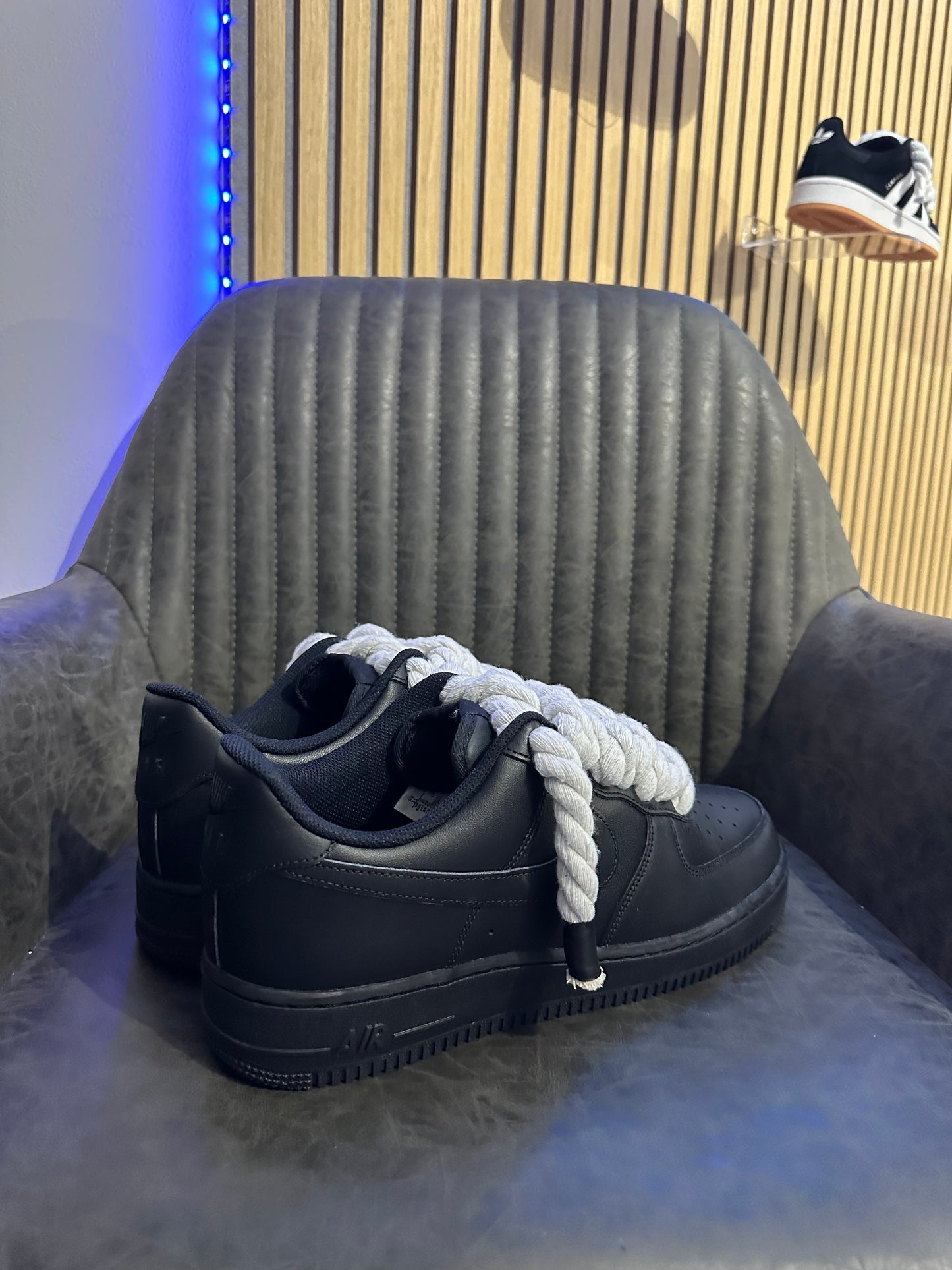 AIR FORCE BLACK ROPE LACES WHITE