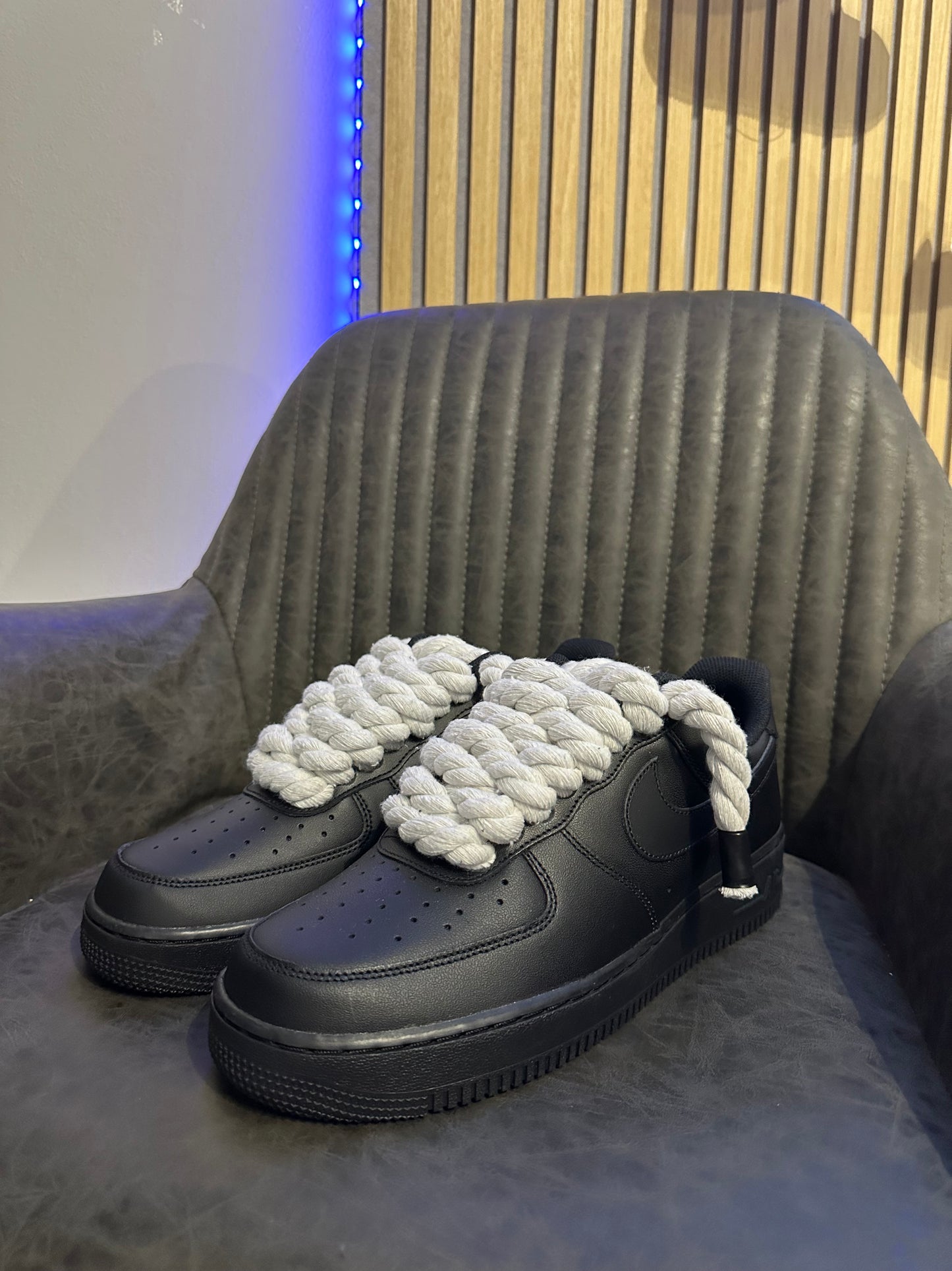 AIR FORCE BLACK ROPE LACES WHITE