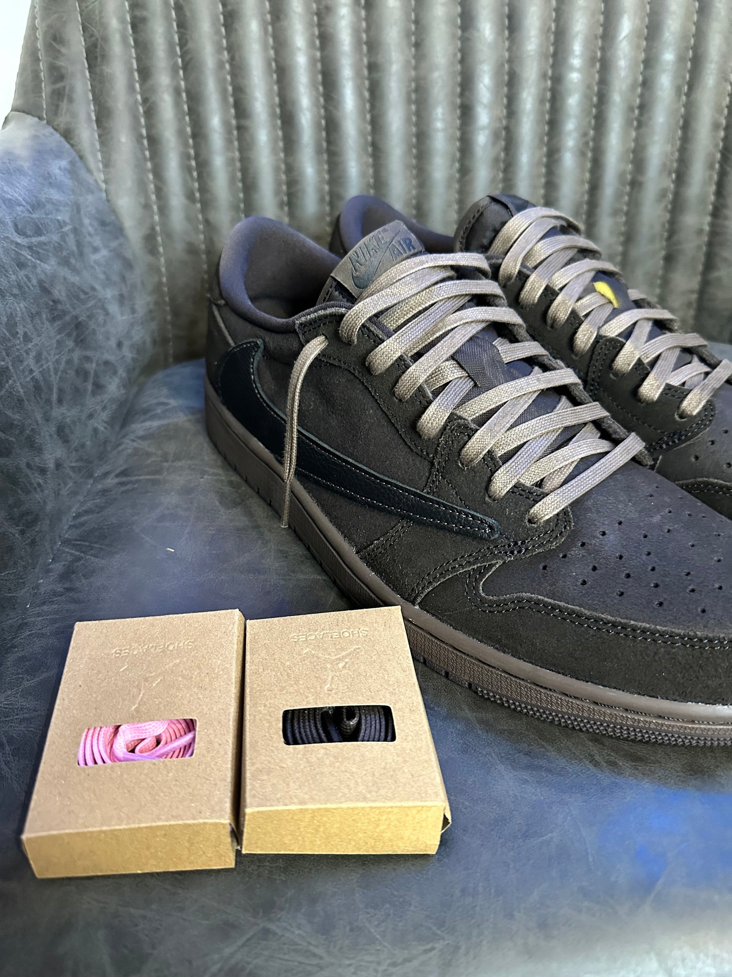 Jordan 1 low travis scott velvet brown