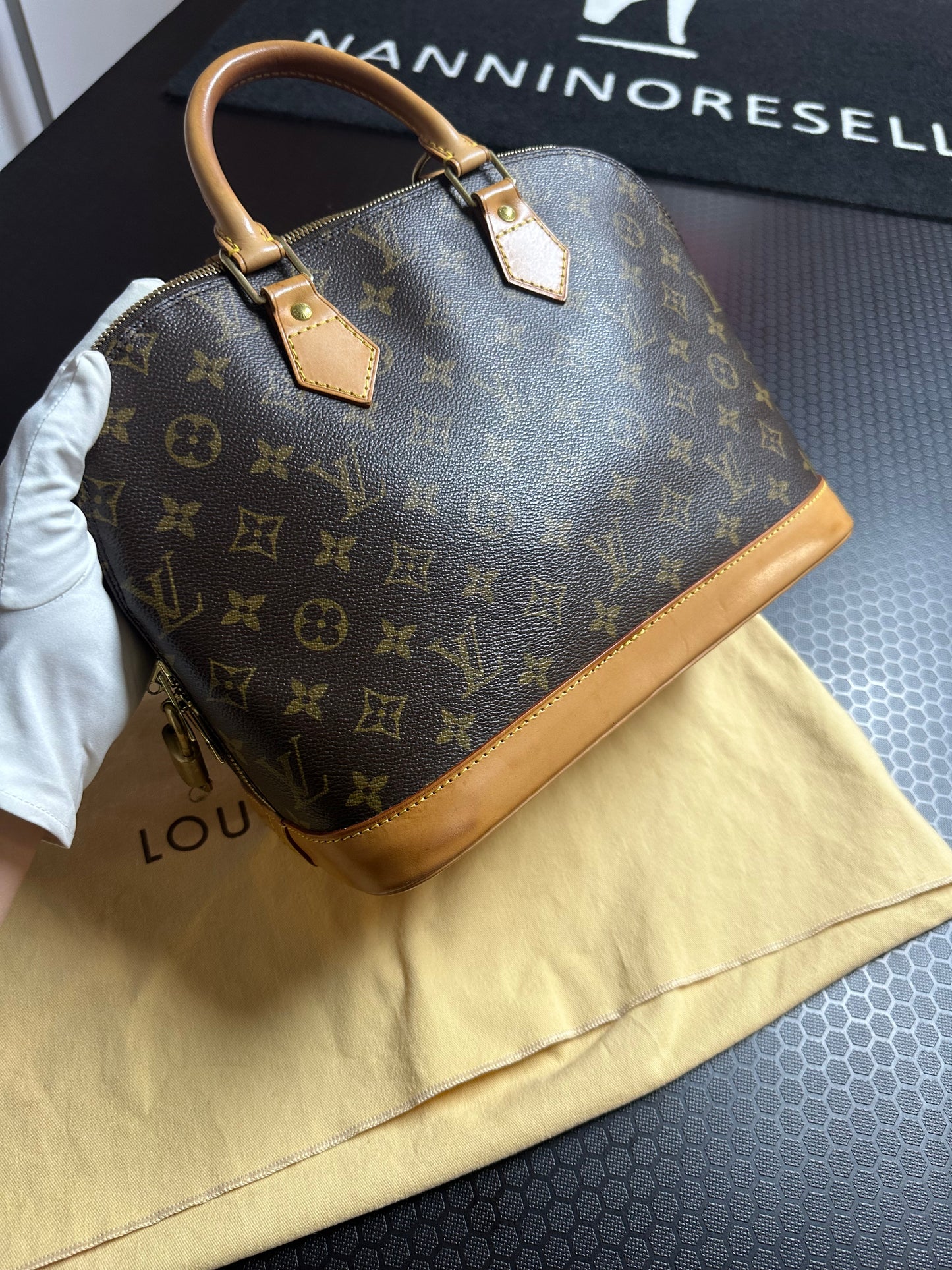 Louis Vuitton alma pm