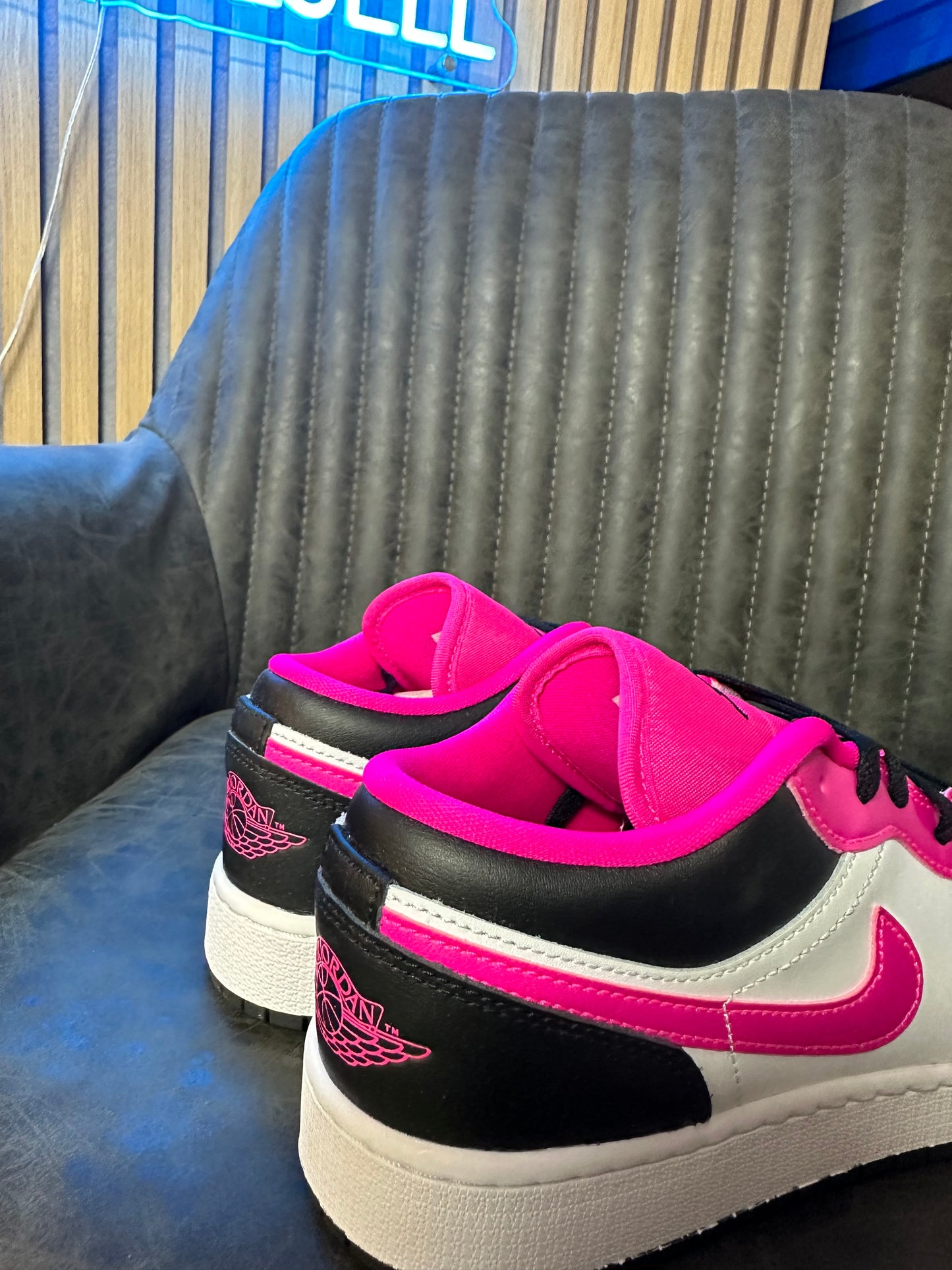 JORDAN 1 LOW FIRCE PINK