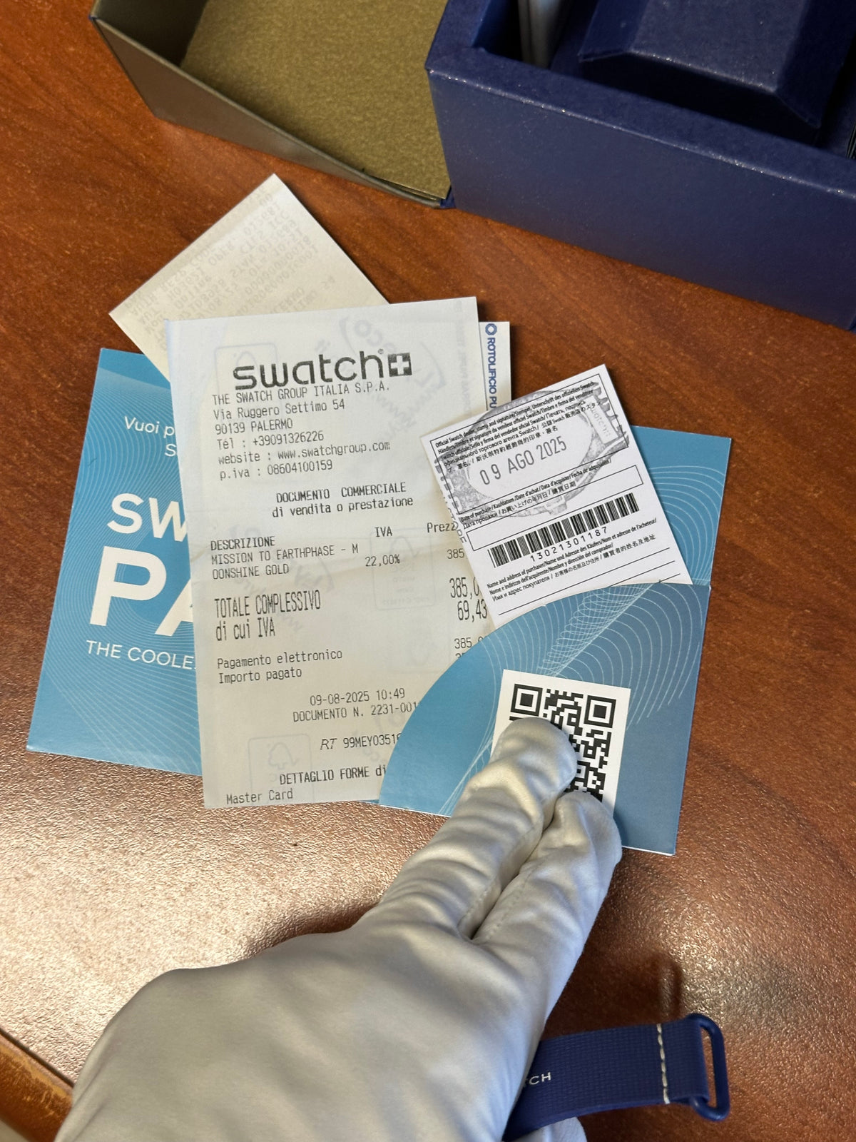 Swatch x Omega mission to earthphase moonshine gold snoopy