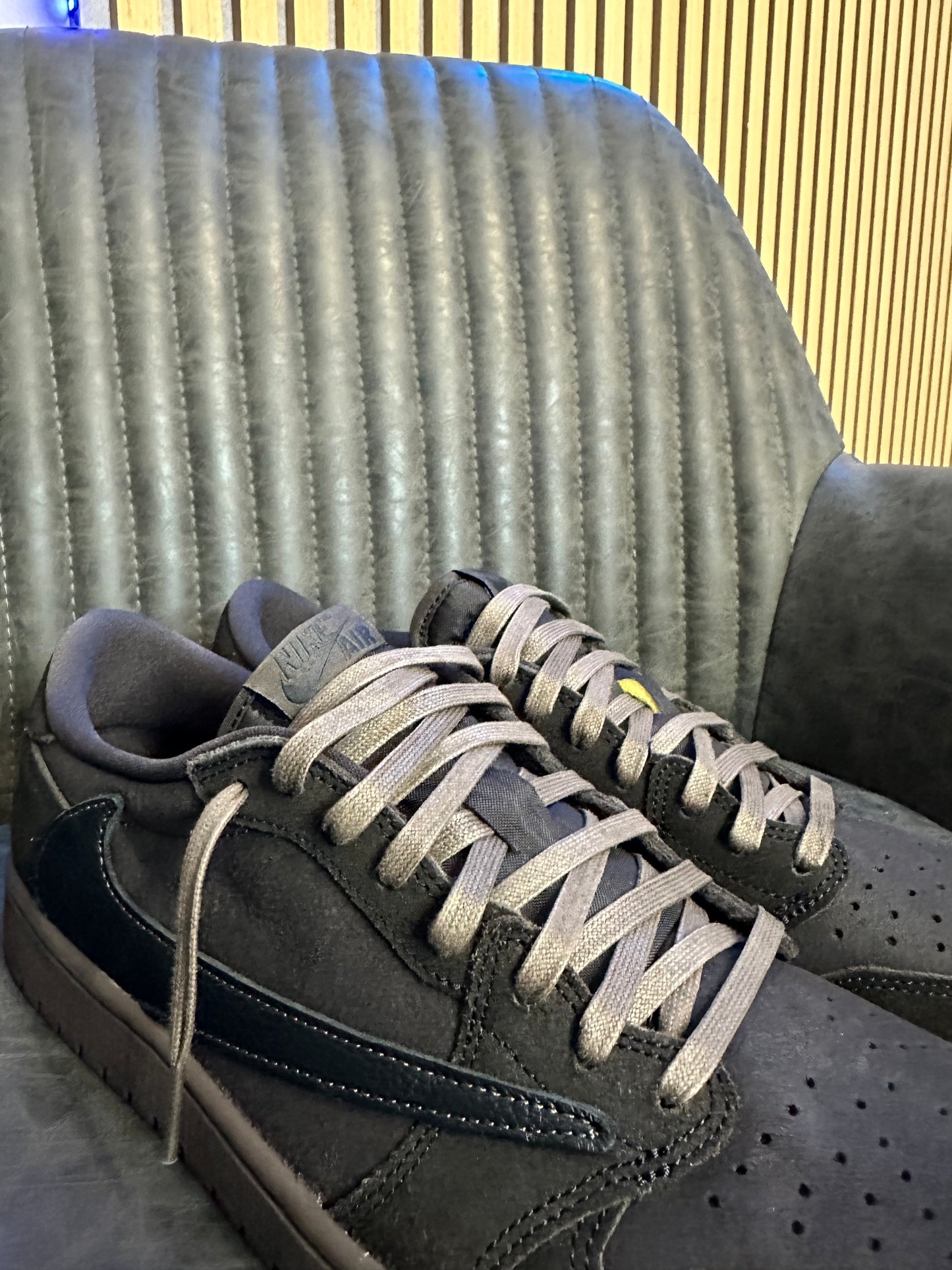 Jordan 1 low travis scott velvet brown