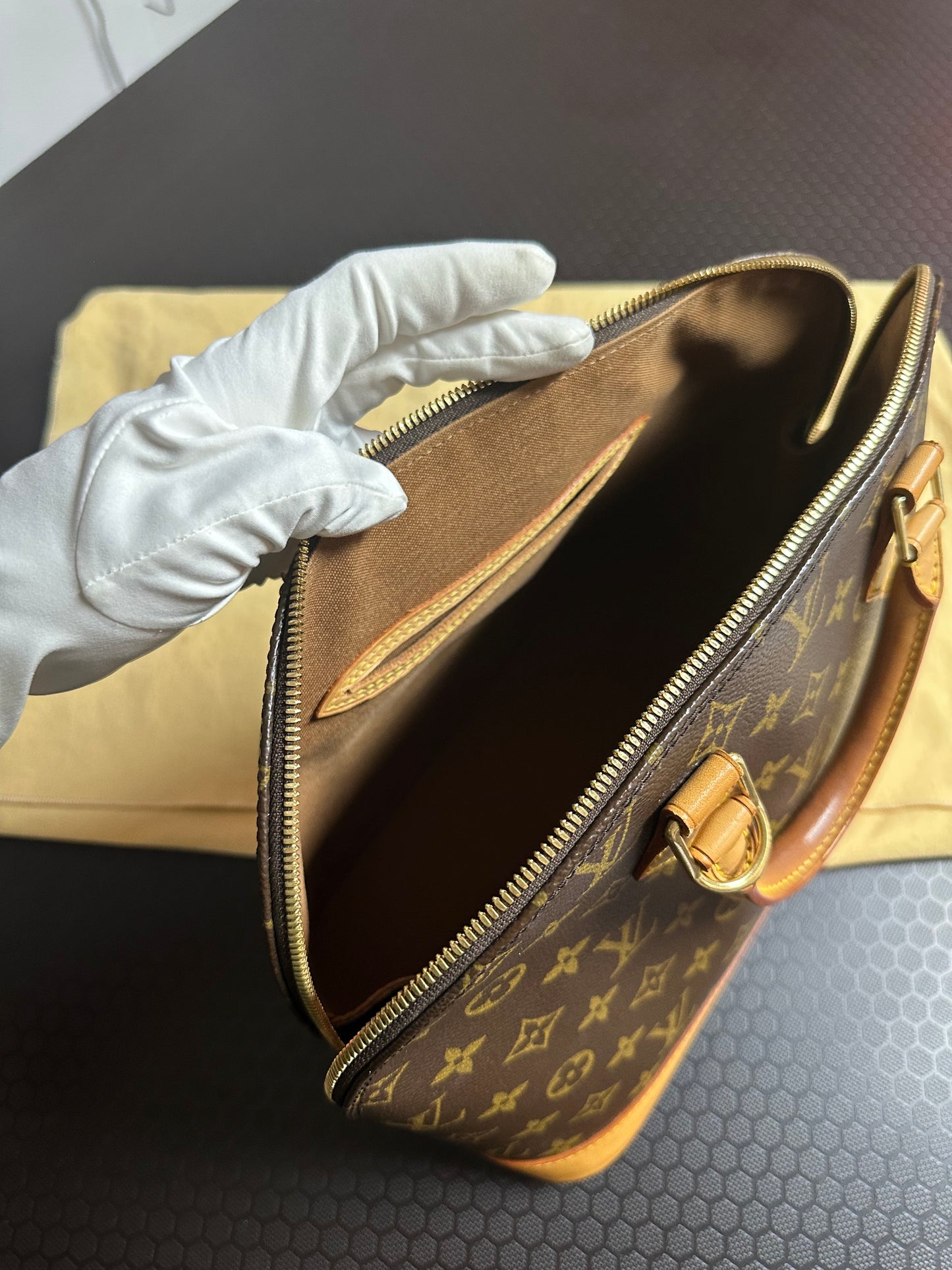 Louis Vuitton alma pm