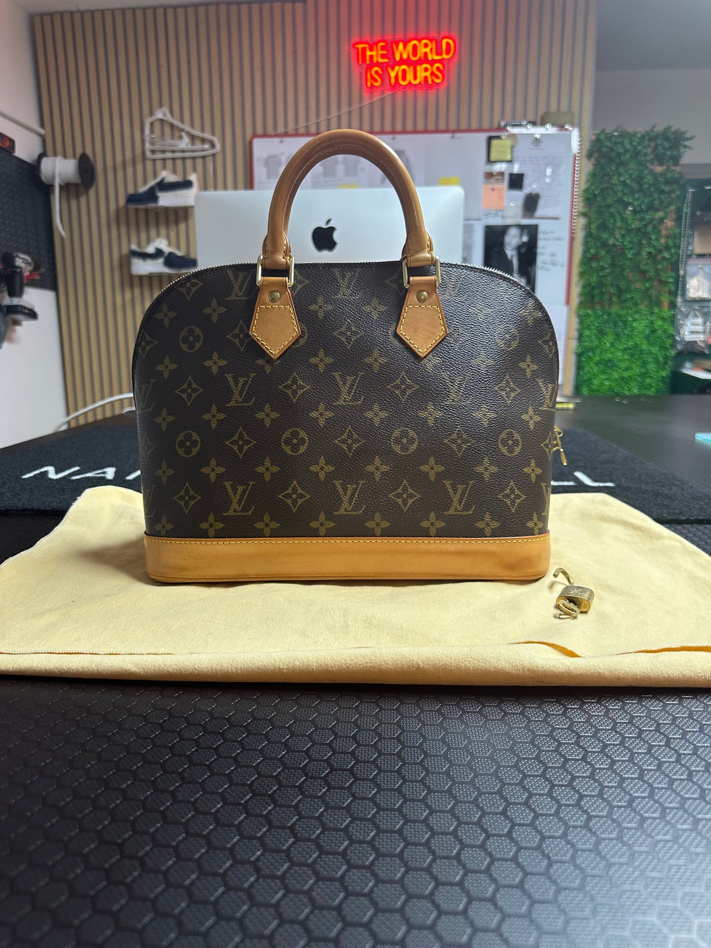 Louis Vuitton alma pm