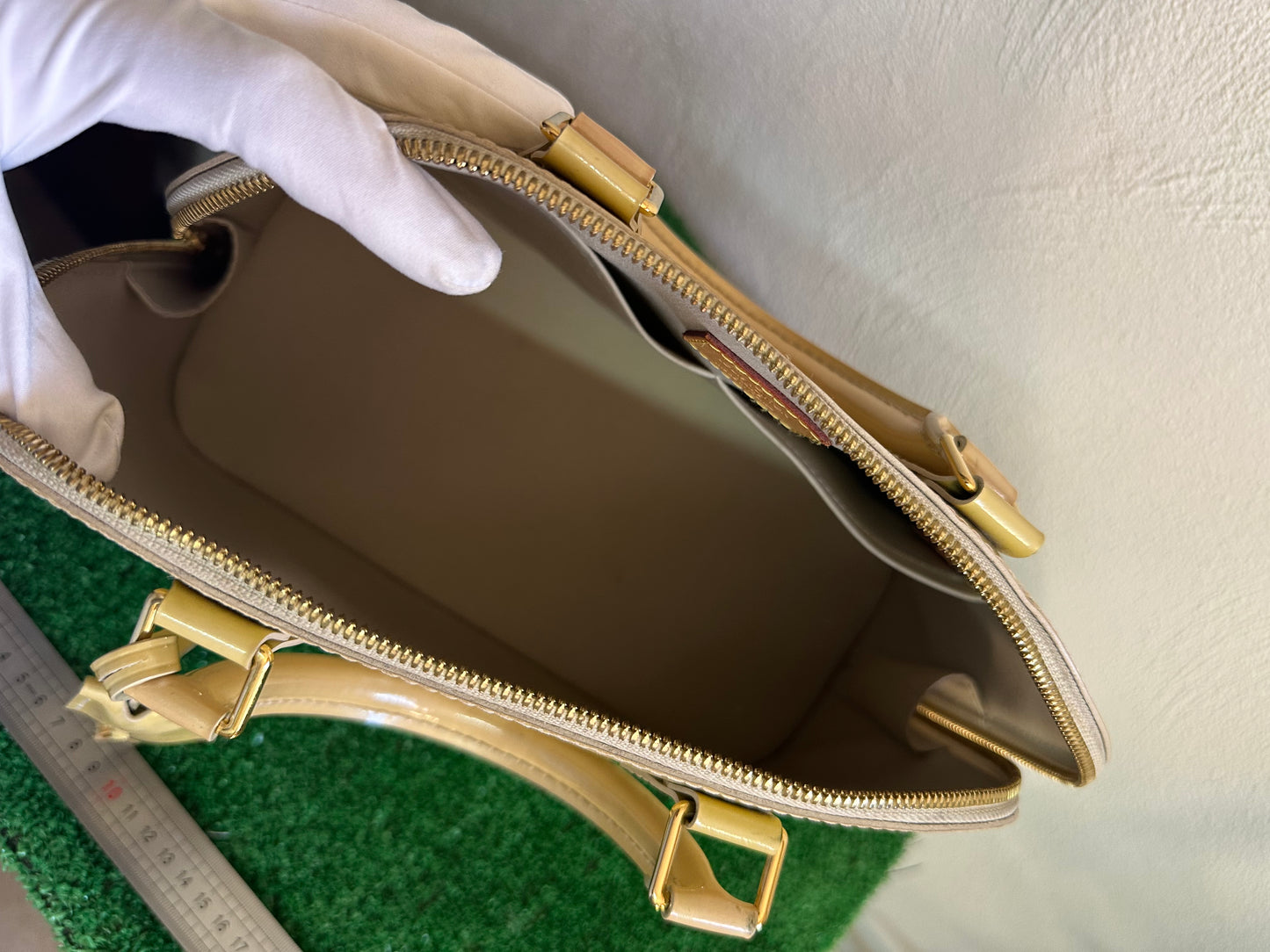 LOUIS VUITTON ALMA PM VERNIS GIALLA