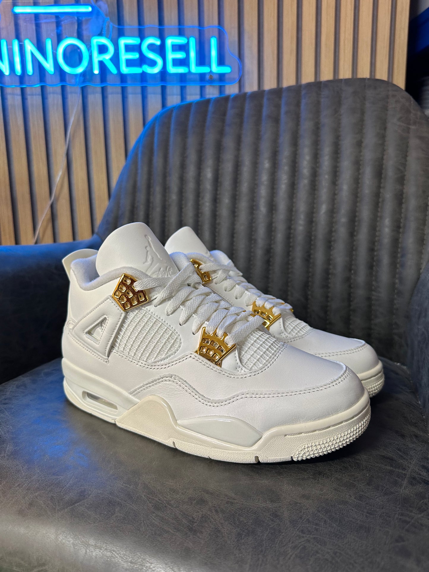 JORDAN 4 METALLIC GOLD
