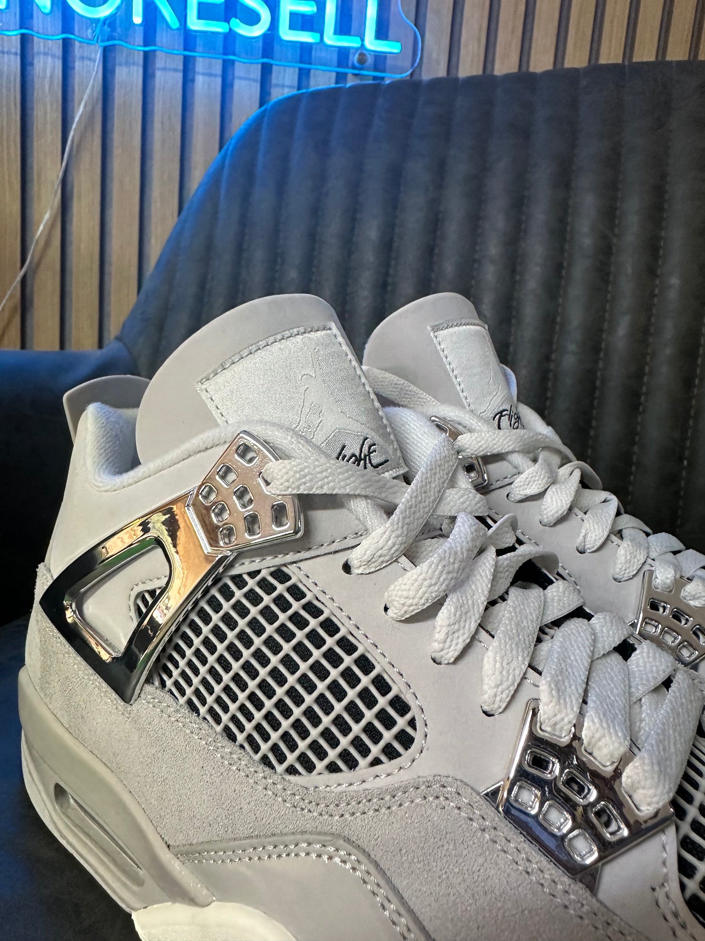 JORDAN 4 FROZEN