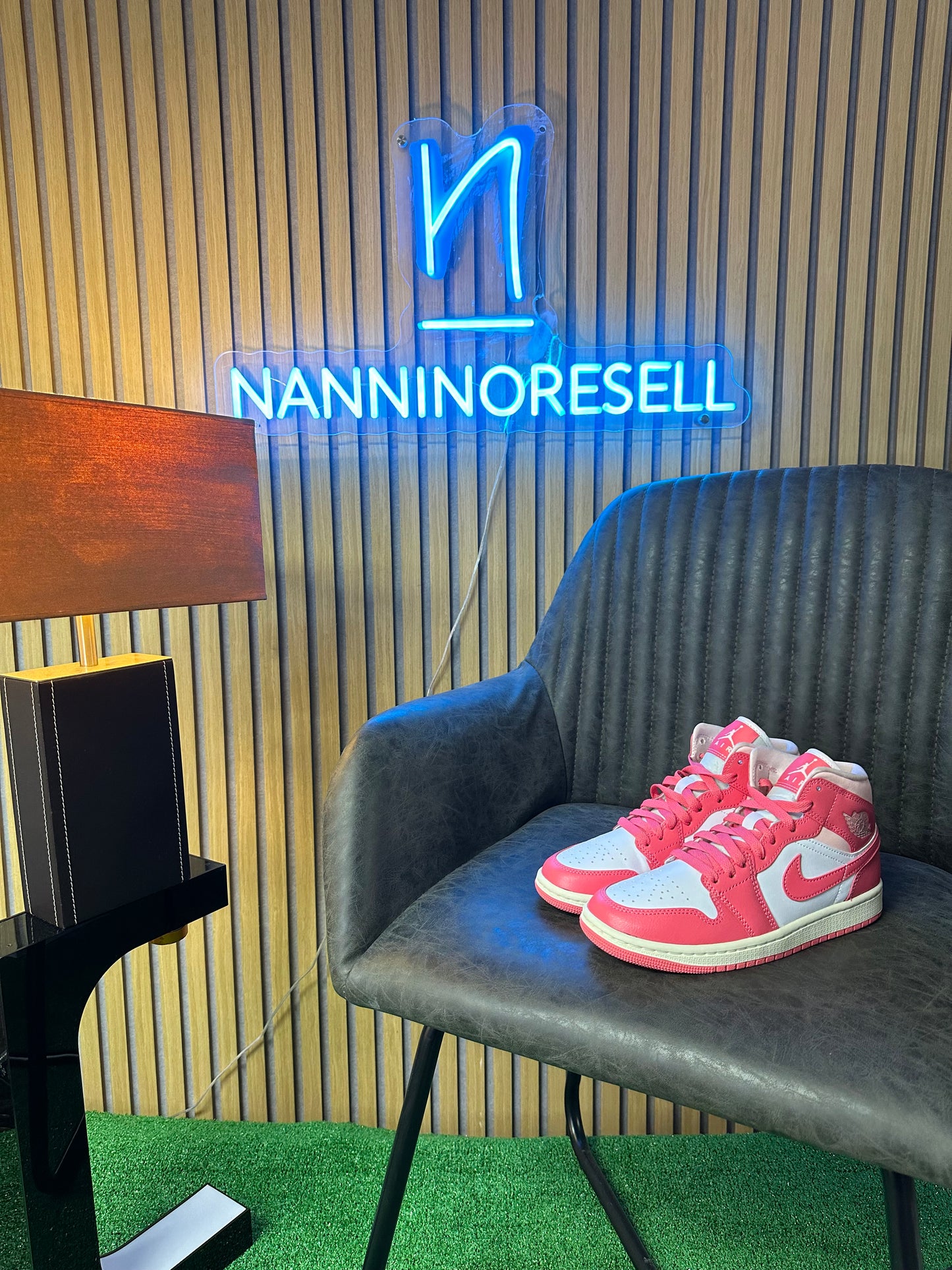 JORDAN 1 MID STRAWBERRIES