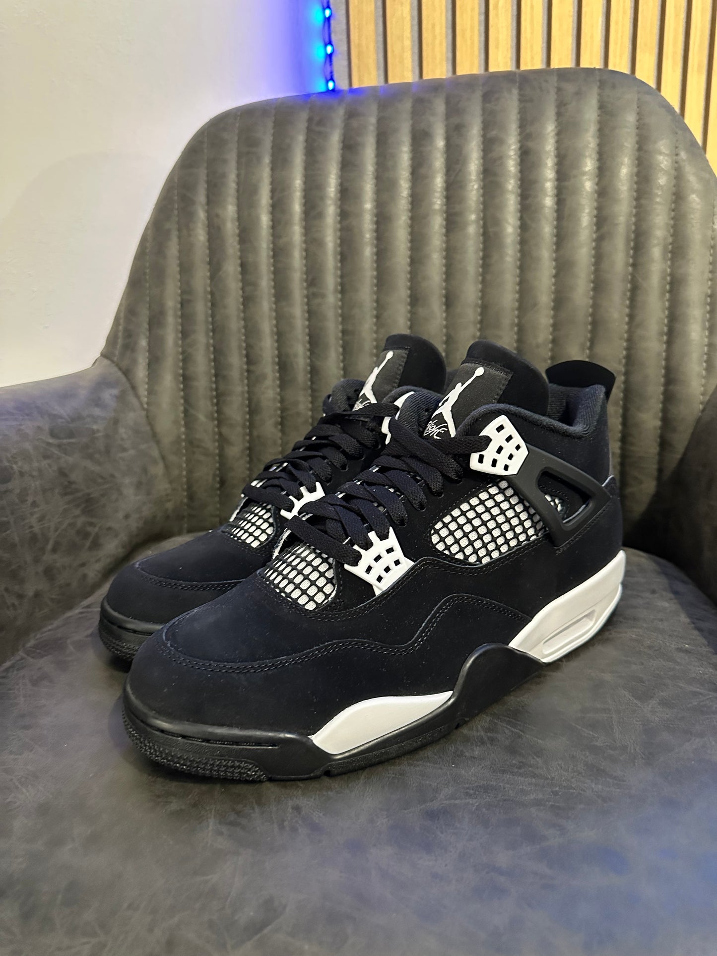 JORDAN 4 WHITE THUNDER