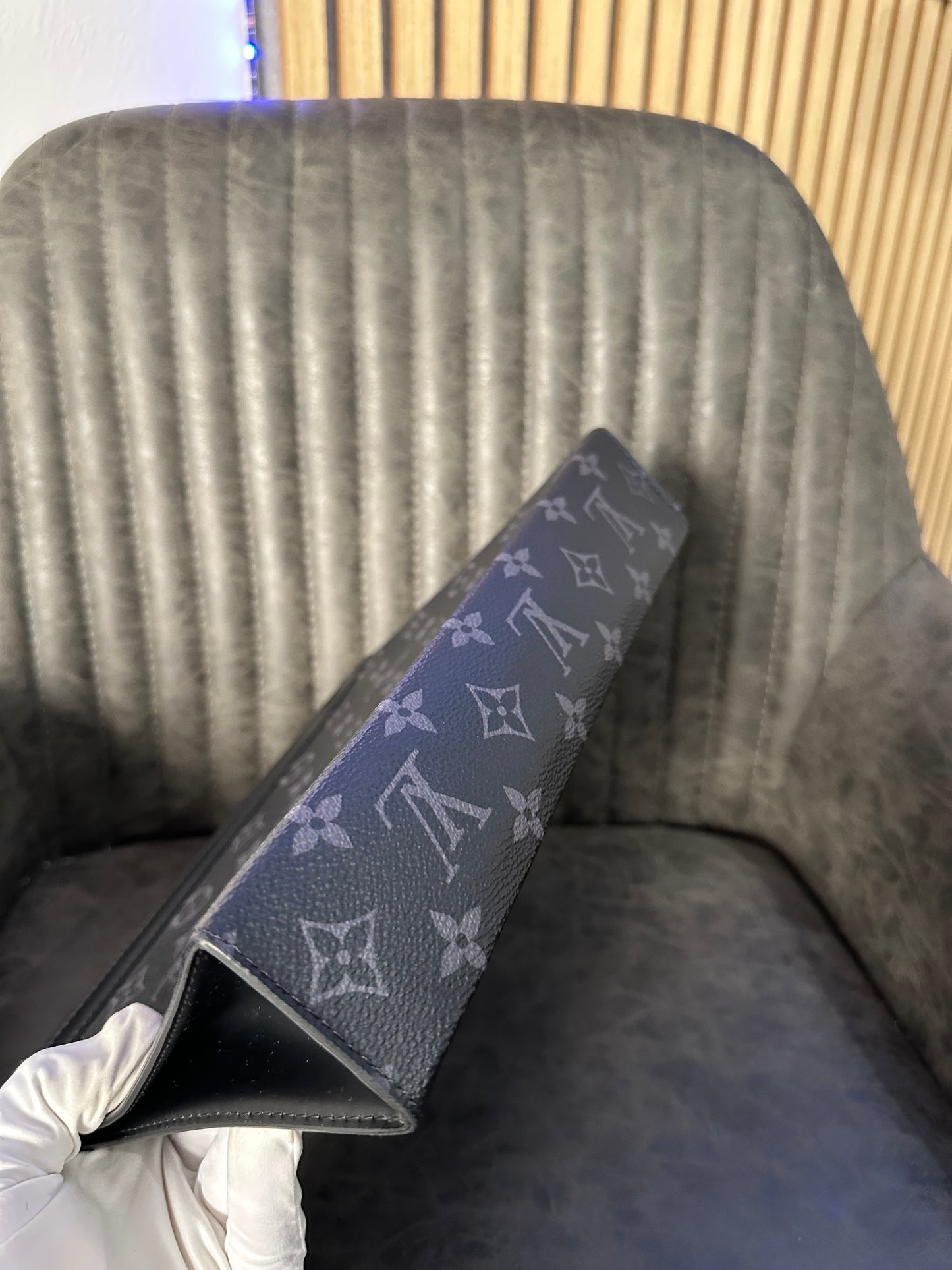 Pochette Voyage MM monogram LOUIS VUITTON