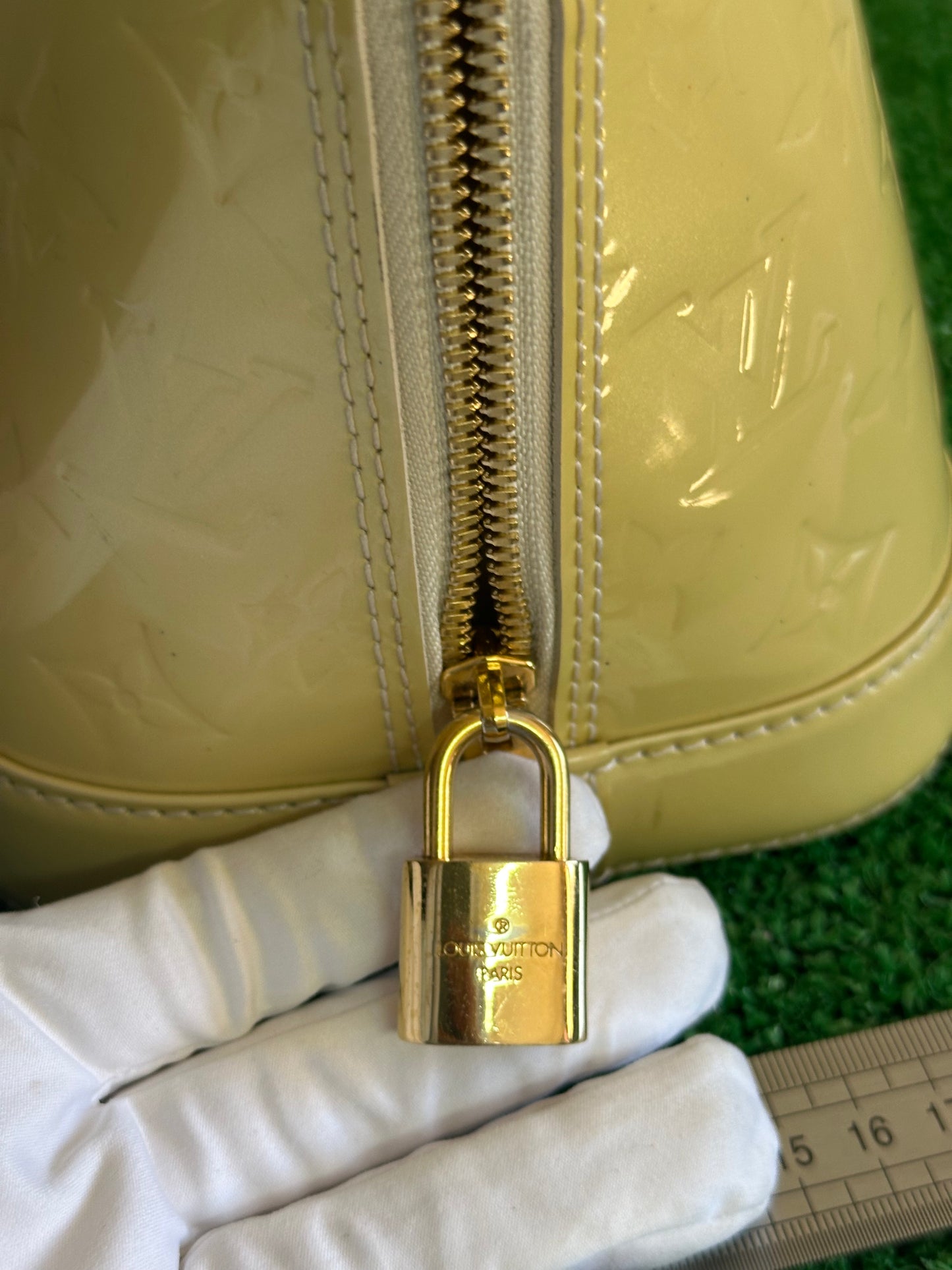 LOUIS VUITTON ALMA PM VERNIS GIALLA