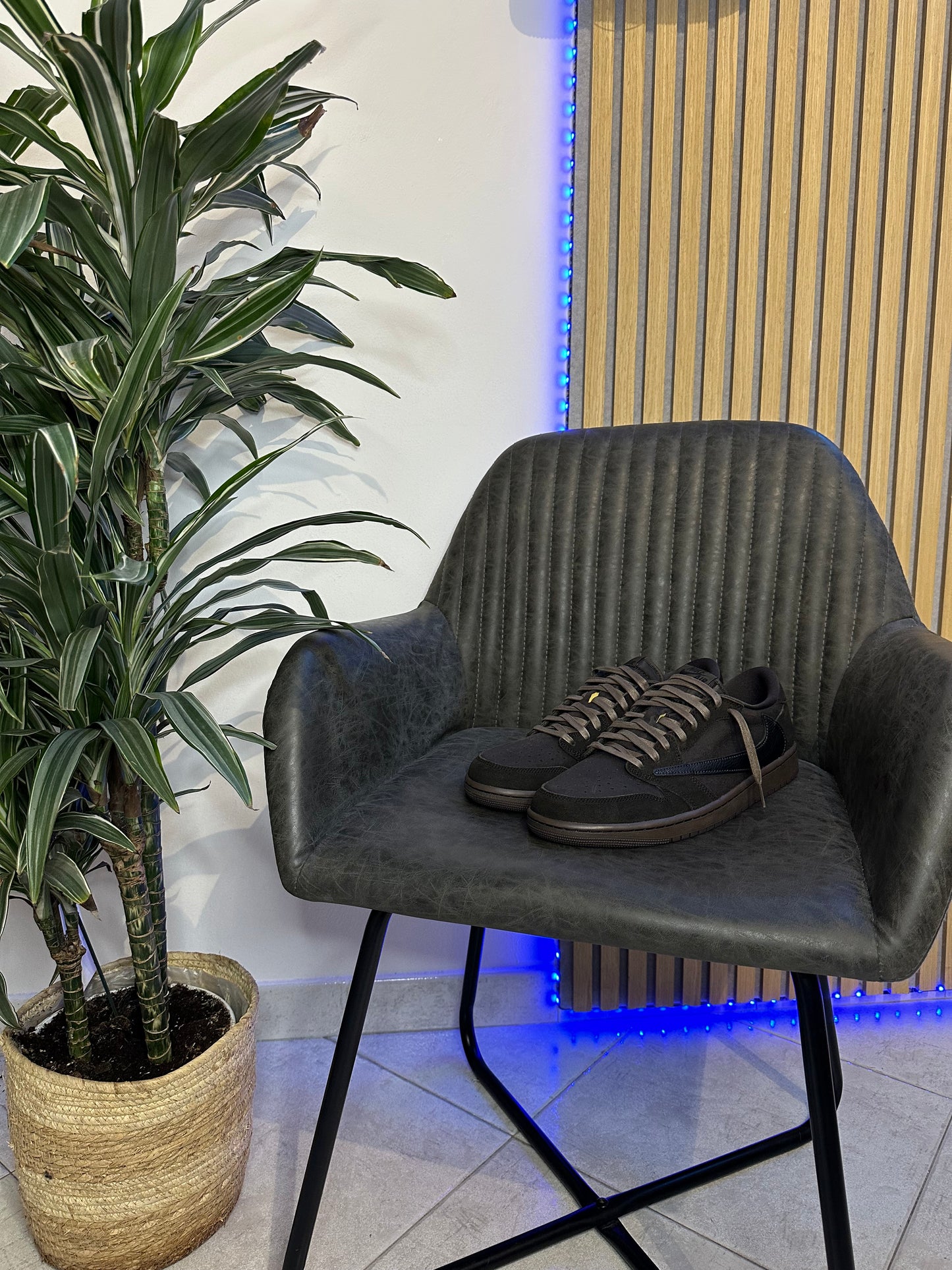 Jordan 1 low travis scott velvet brown