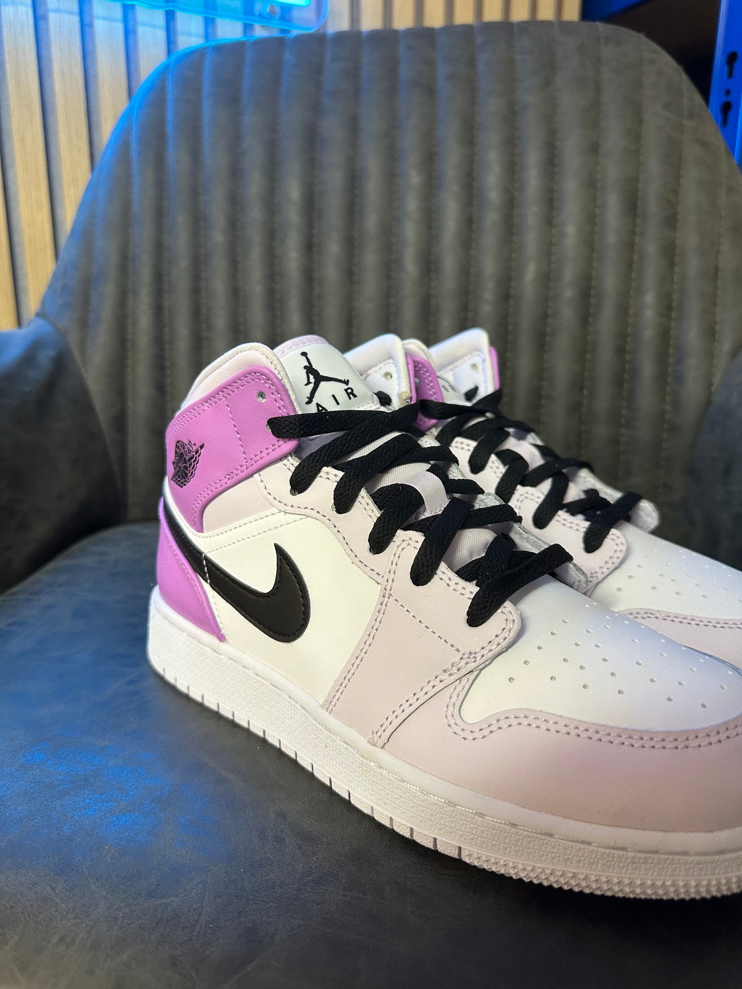 JORDAN 1 MID GRAPE
