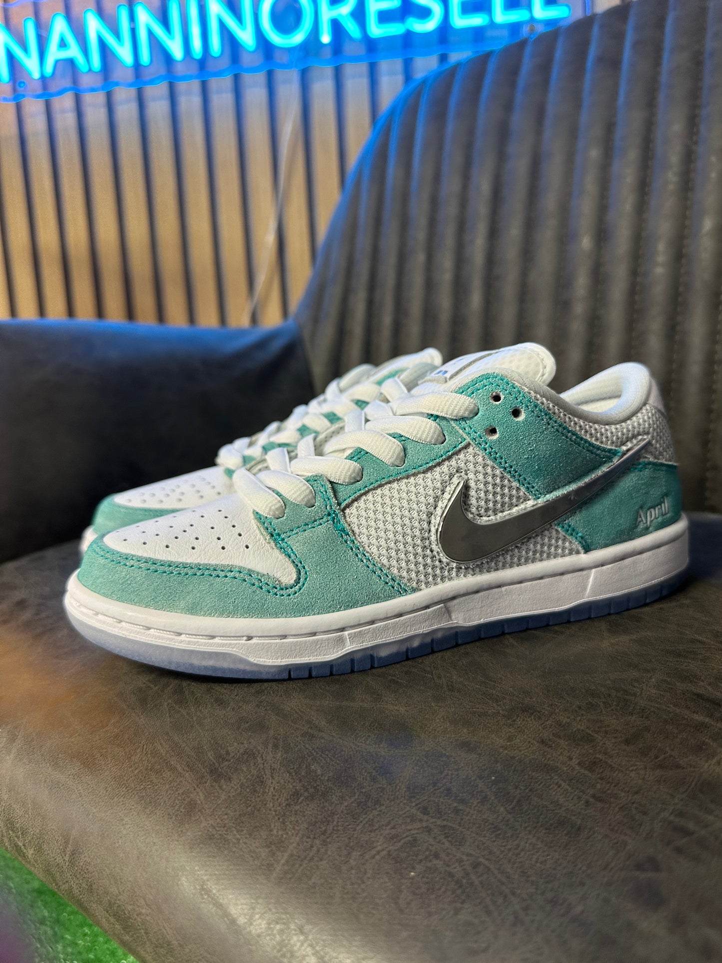 DUNK LOW SB APRIL