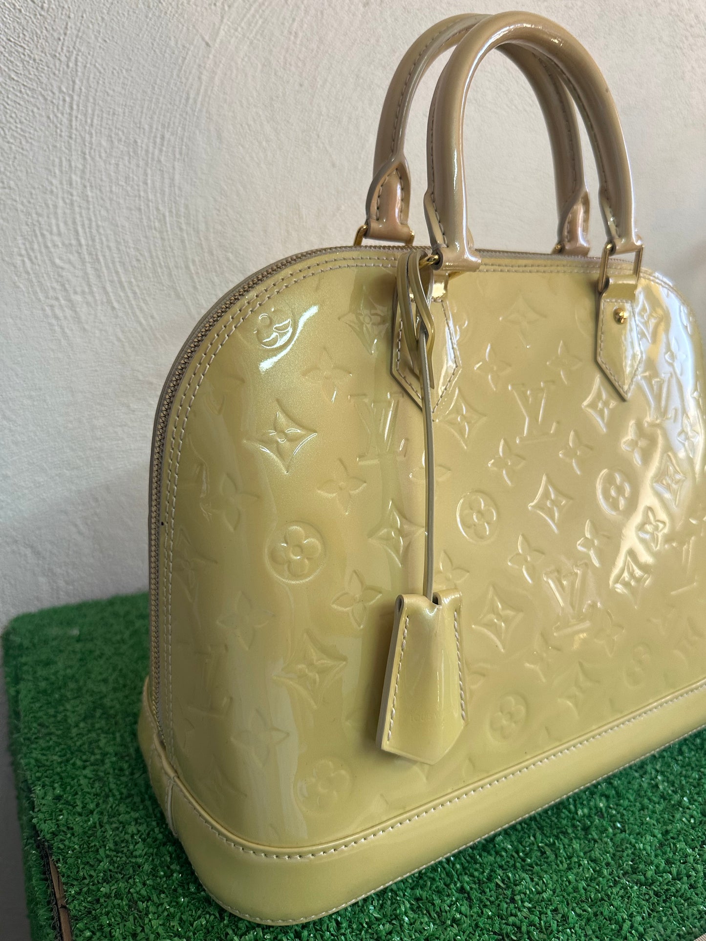 LOUIS VUITTON ALMA PM VERNIS GIALLA