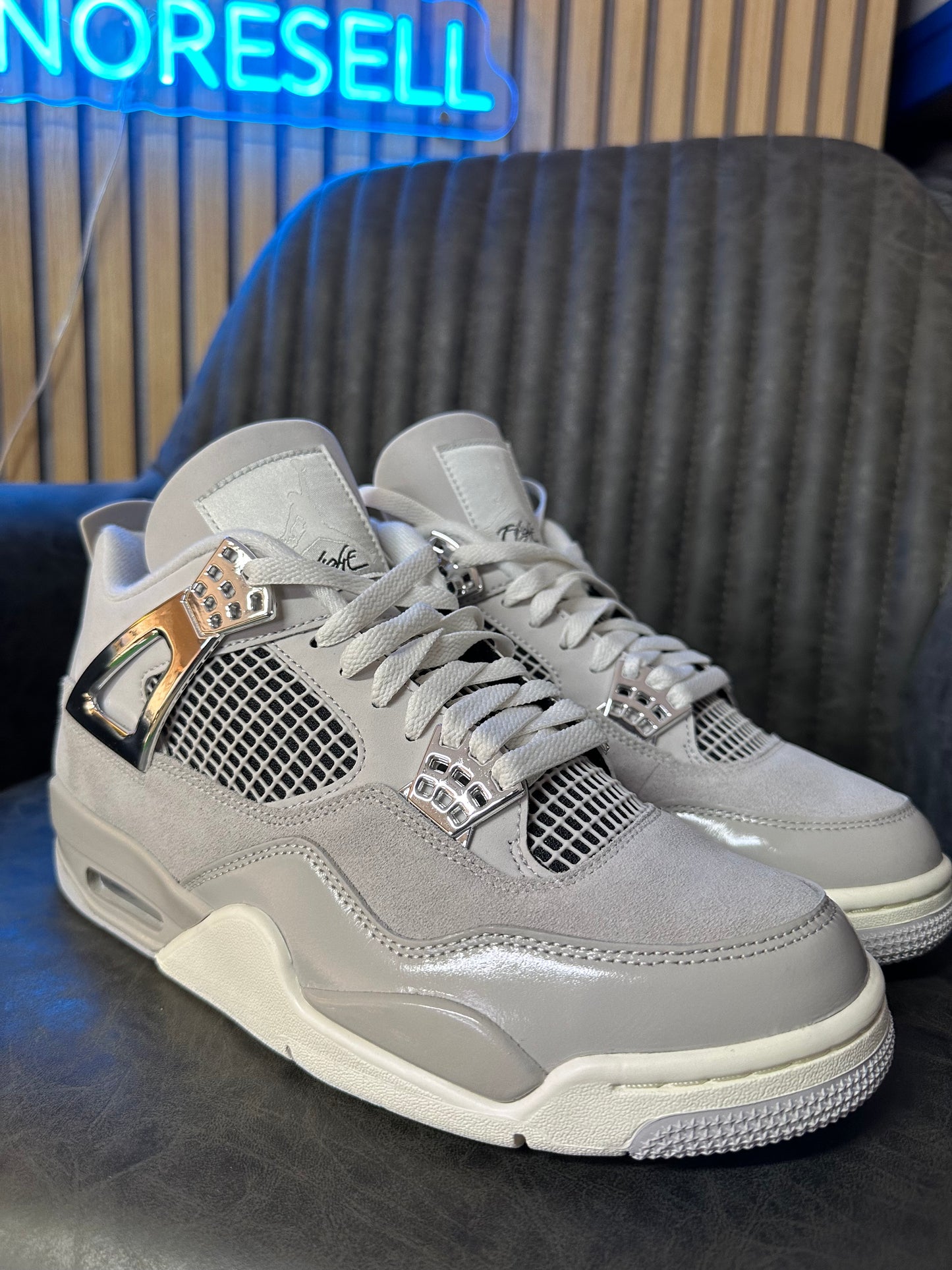 JORDAN 4 FROZEN