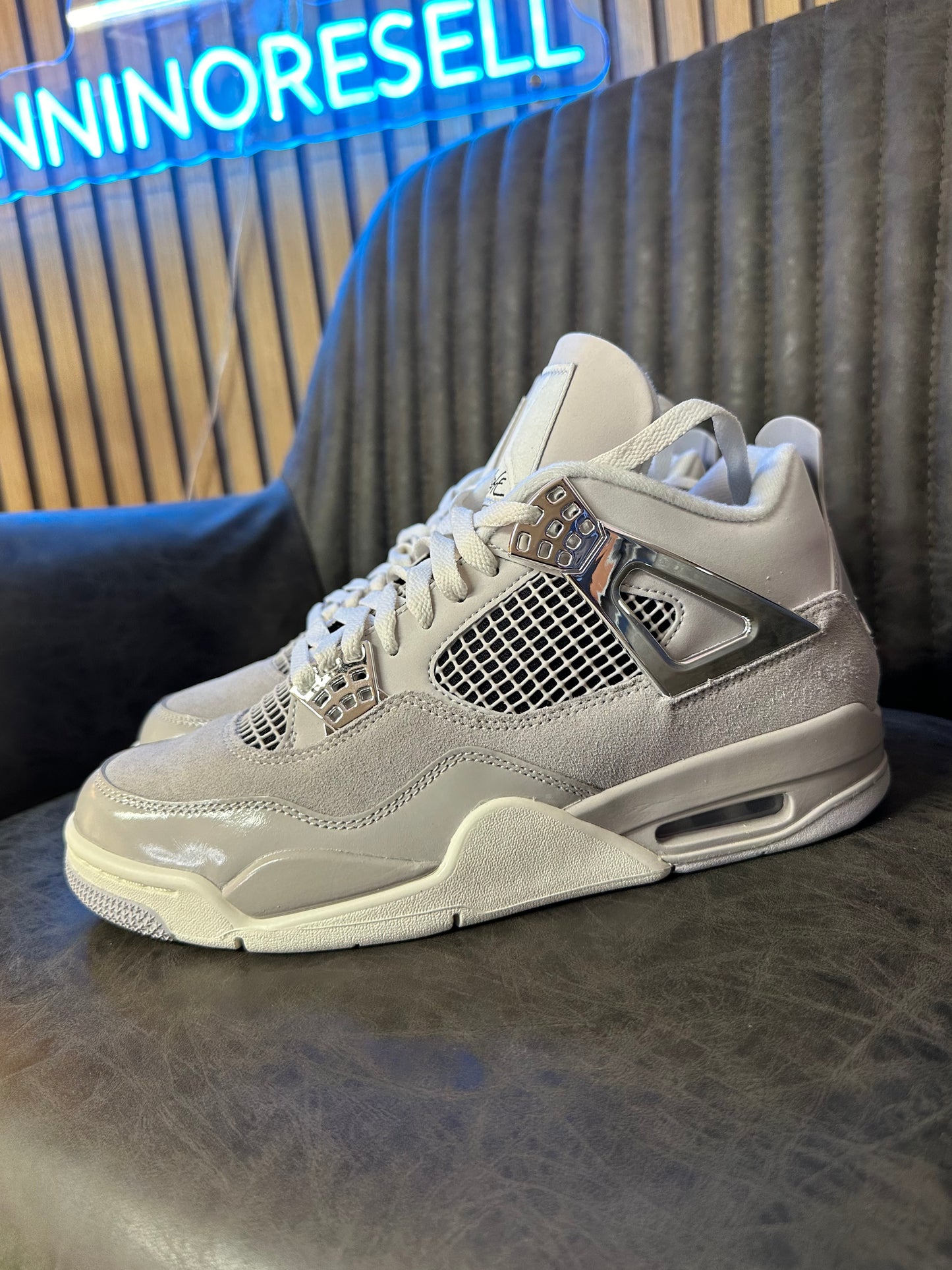 JORDAN 4 FROZEN