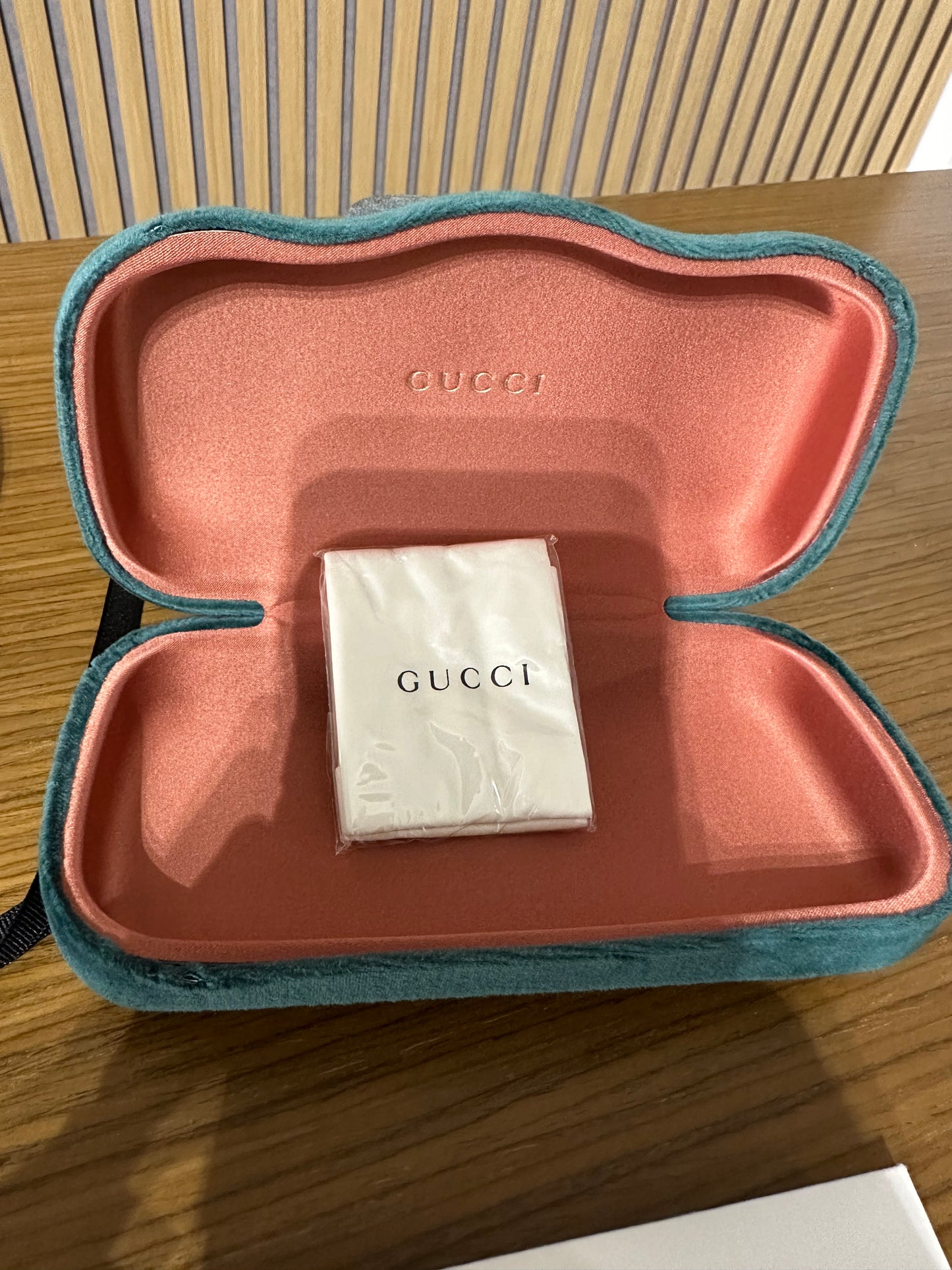SUNGLASSES GUCCI