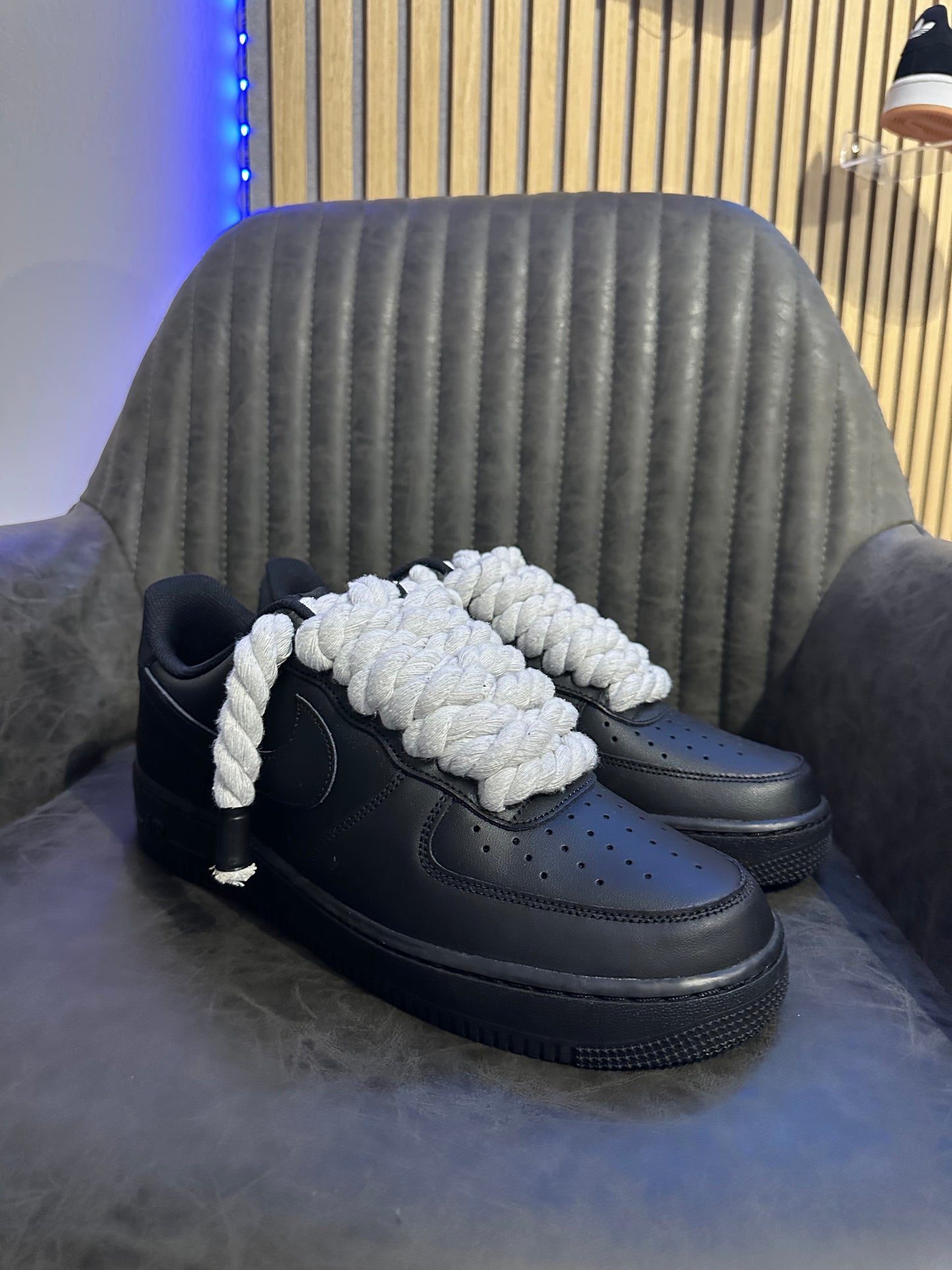 AIR FORCE BLACK ROPE LACES WHITE
