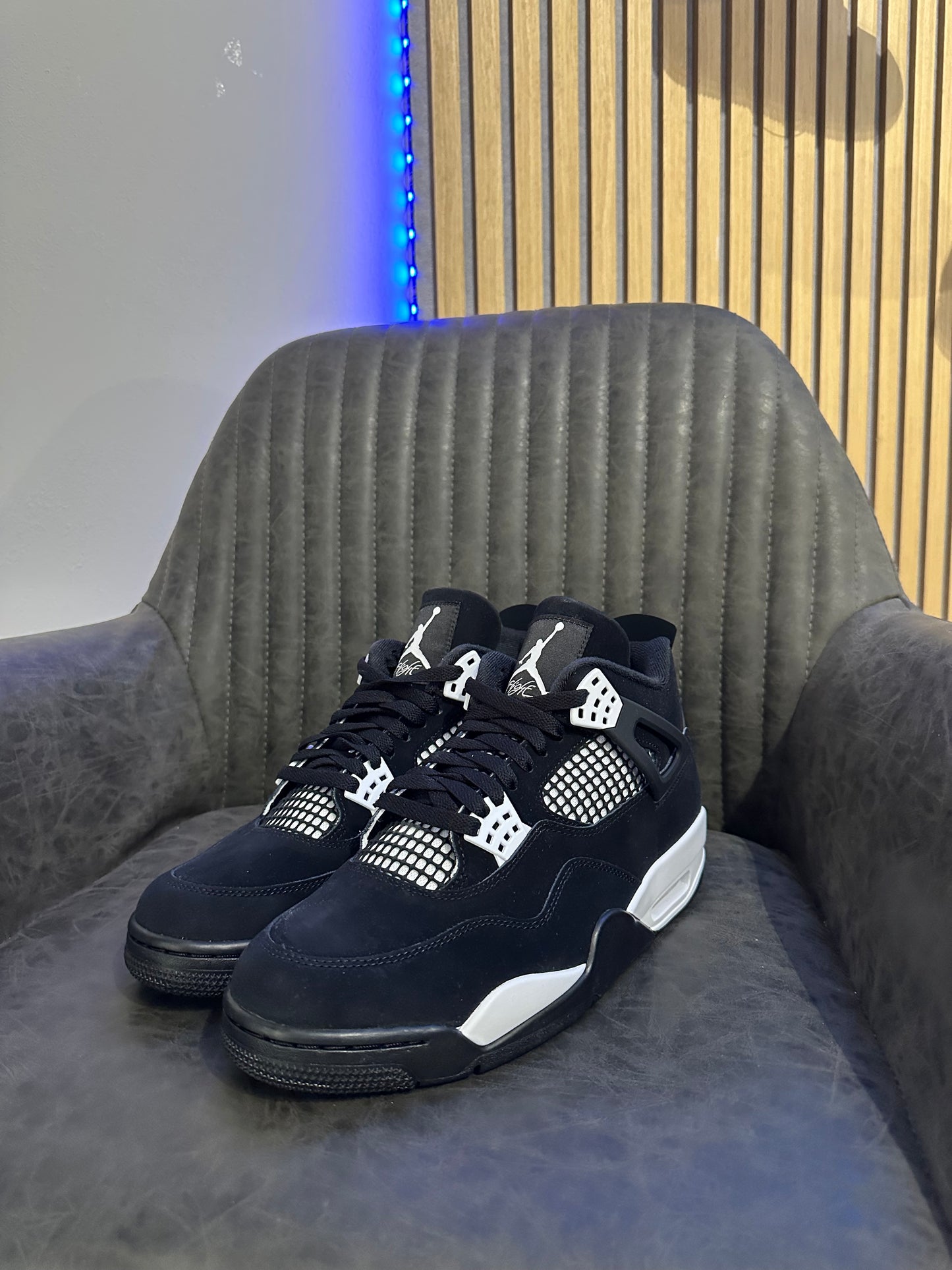 JORDAN 4 WHITE THUNDER