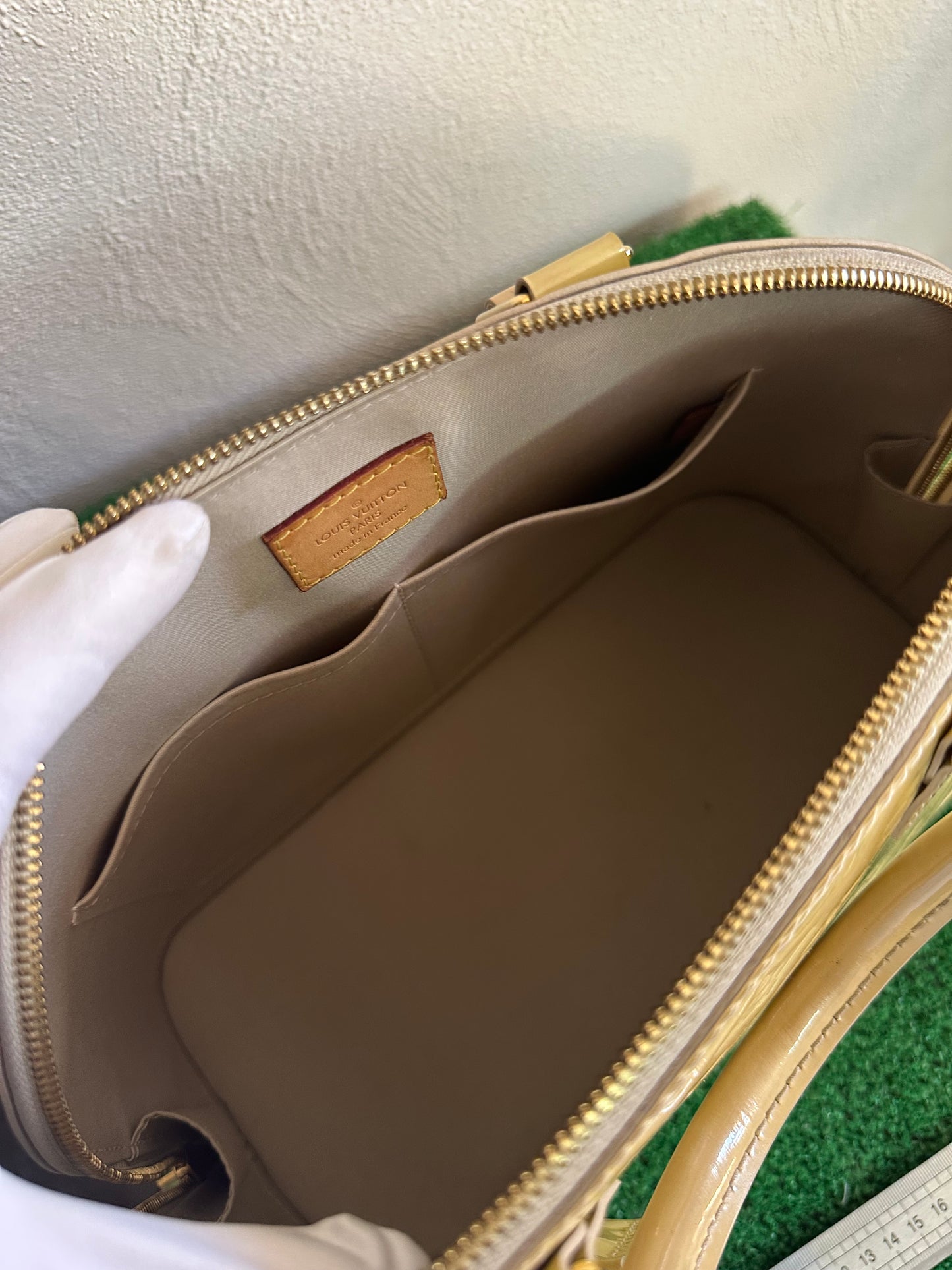 LOUIS VUITTON ALMA PM VERNIS GIALLA