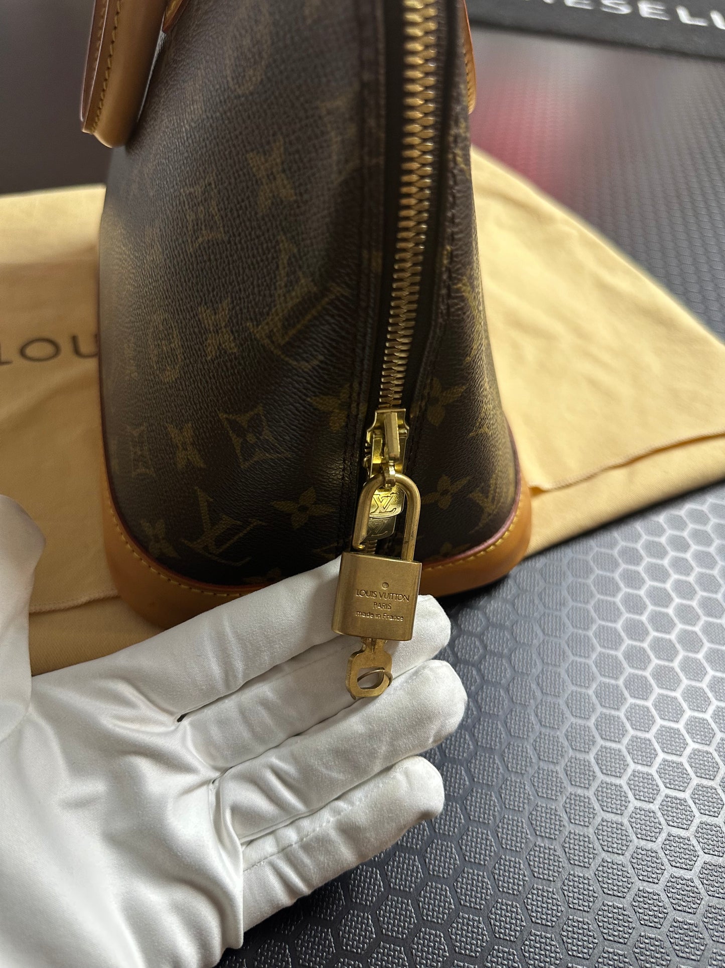 Louis Vuitton alma pm