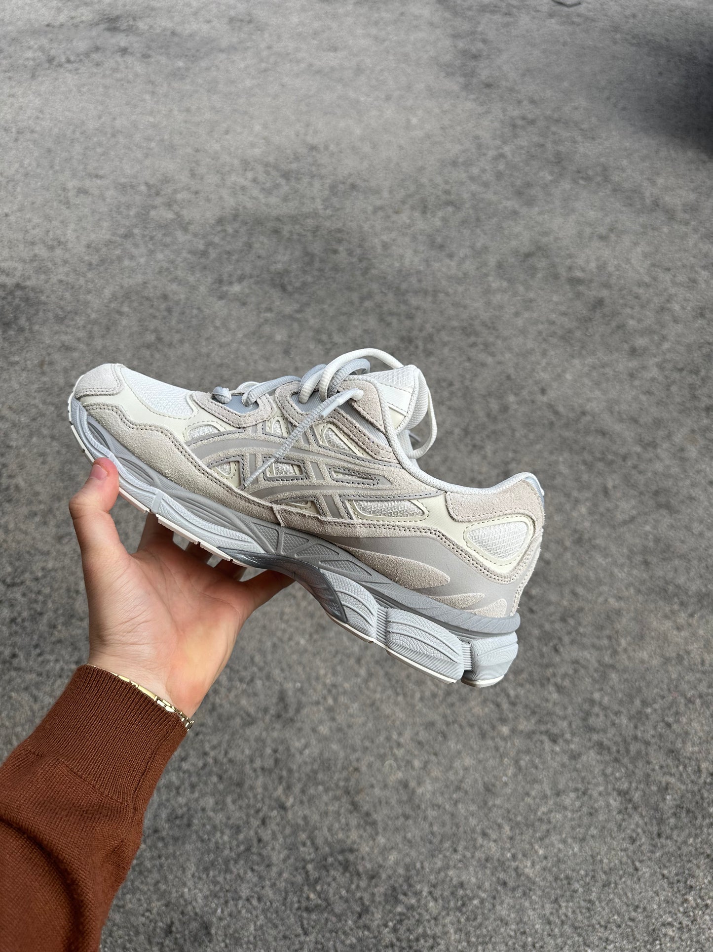 Asics nyc crema
