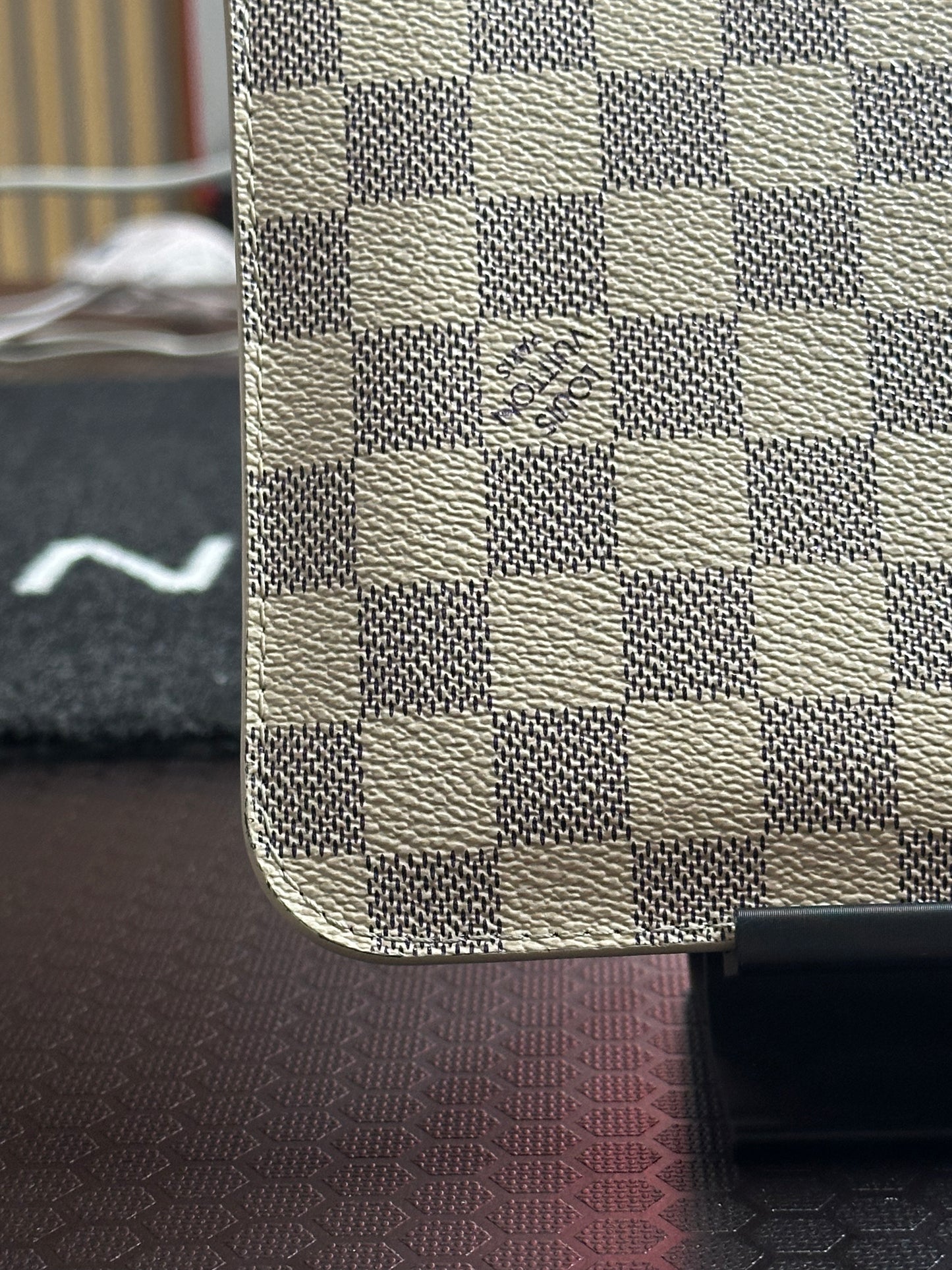 Louis Vuitton Pochette Zip MM Damier